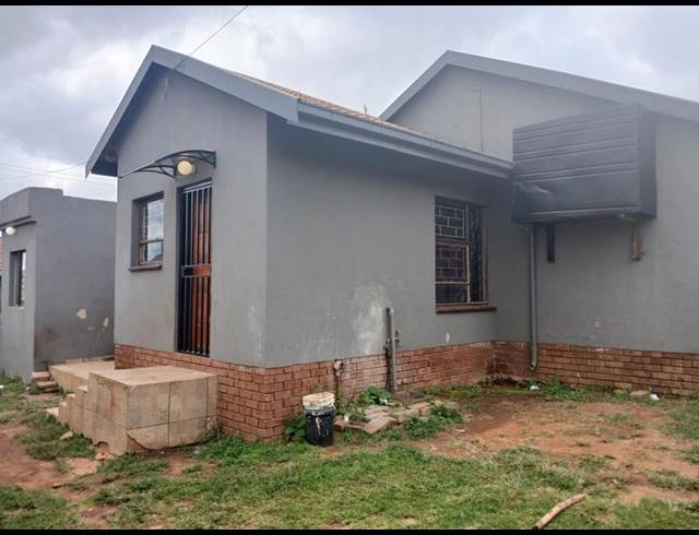 2 BEDROOM HOUSE FOR SALE IN ZAKARIYYA PARK